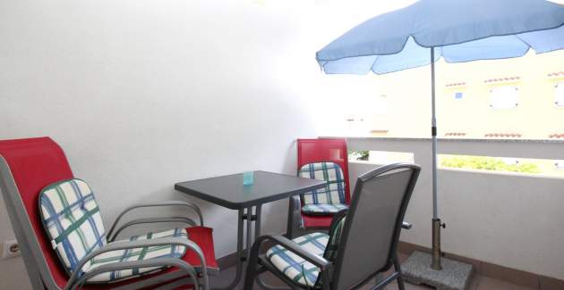 Apartment Mikulan Nara B – mit Balkon, 350 m vom Strand entfernt