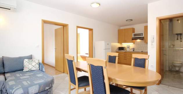 Apartment Mikulan Nara B – mit Balkon, 350 m vom Strand entfernt