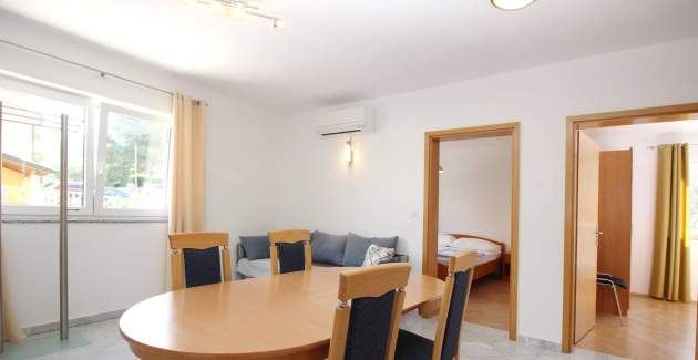Apartment Mikulan Nara B – mit Balkon, 350 m vom Strand entfernt