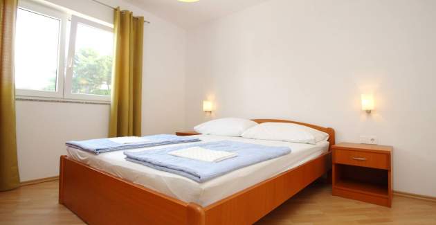 Apartment Mikulan Nara B – mit Balkon, 350 m vom Strand entfernt