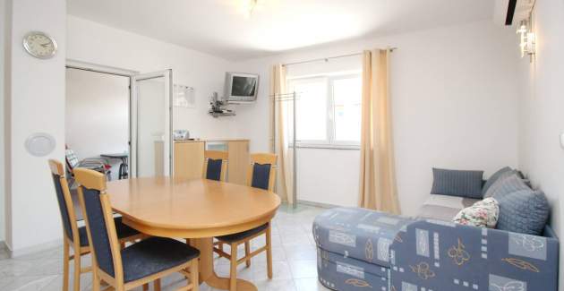 Apartment Mikulan Nara B – mit Balkon, 350 m vom Strand entfernt