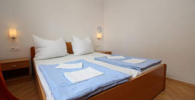 Apartment Mikulan Nara Priz – mit Terrasse, 350 m vom Strand entfernt