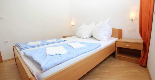 Apartment Mikulan Nara Priz – mit Terrasse, 350 m vom Strand entfernt