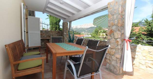Apartment Mikulan Nara Priz – mit Terrasse, 350 m vom Strand entfernt