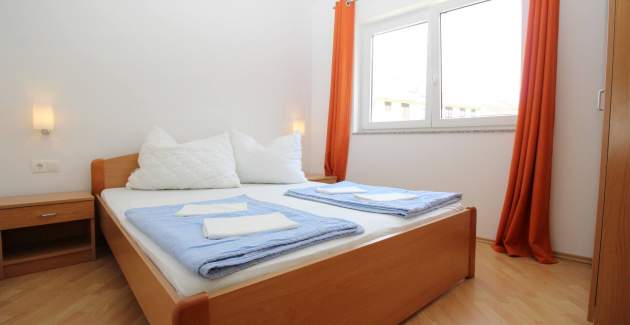Apartment Mikulan Nara Priz – mit Terrasse, 350 m vom Strand entfernt