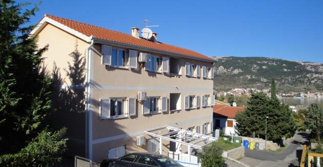 Apartment Mikulan Nara Priz – mit Terrasse, 350 m vom Strand entfernt