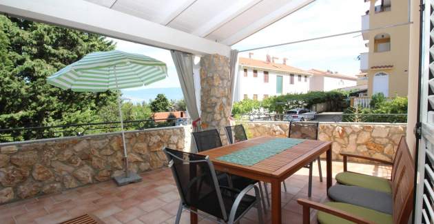 Apartment Mikulan Nara Priz – mit Terrasse, 350 m vom Strand entfernt
