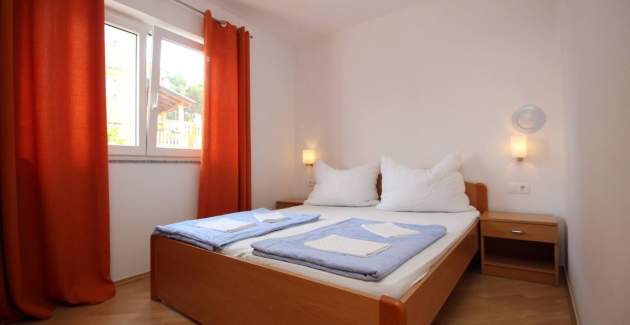 Apartment Mikulan Nara Priz – mit Terrasse, 350 m vom Strand entfernt