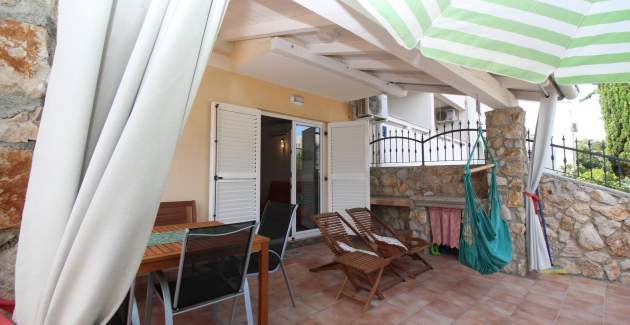 Apartment Mikulan Nara Priz – mit Terrasse, 350 m vom Strand entfernt