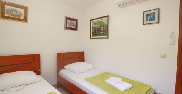 Ferienwohnung Mrkus brdo - mit Balkon, in Strandnähe
