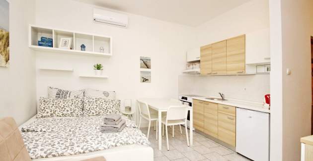Studio-Apartment Rozman Beach – strandnah, mit Terrasse