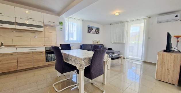 Apartment Slabek – mit Balkon, 300 m vom Strand entfernt
