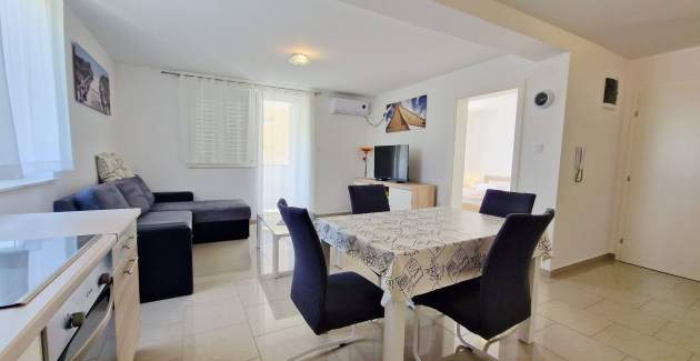 Apartment Slabek – mit Balkon, 300 m vom Strand entfernt
