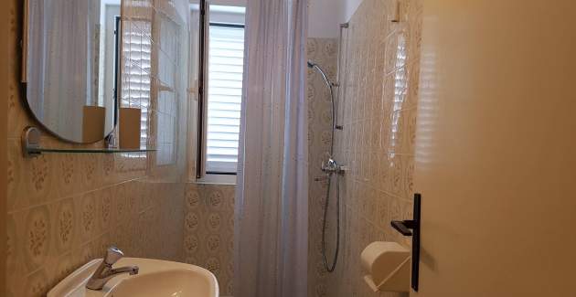 Apartment Gabrijela für 4–6 Personen – mit Balkon, 450 m vom Strand entfernt