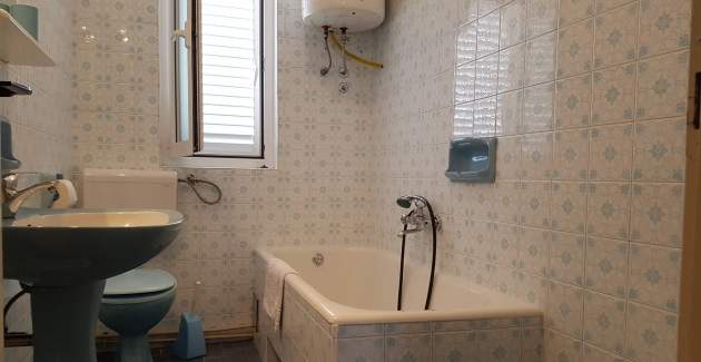 Apartment Gabrijela für 4–6 Personen – mit Balkon, 450 m vom Strand entfernt