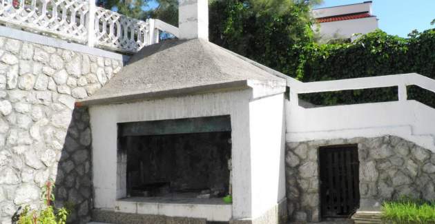Apartment Starčević-Filipović mit Garten und Grill, 150 m vom Strand entfernt