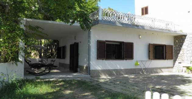 Apartment Starčević-Filipović mit Garten und Grill, 150 m vom Strand entfernt