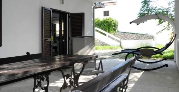 Apartment Starčević-Filipović mit Garten und Grill, 150 m vom Strand entfernt