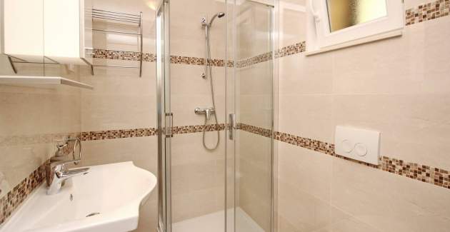 Šarmantan apartman Sunshine br.3 – s balkonom, 300 m od plaže