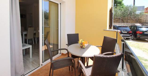 Šarmantan apartman Sunshine br.3 – s balkonom, 300 m od plaže