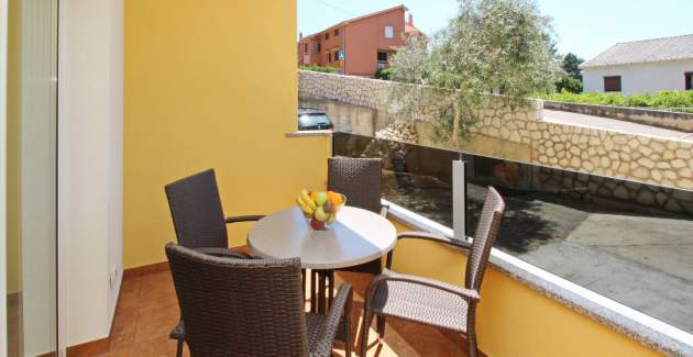 Šarmantan apartman Sunshine br.3 – s balkonom, 300 m od plaže