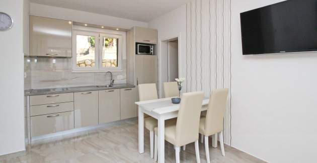 Šarmantan apartman Sunshine br.3 – s balkonom, 300 m od plaže