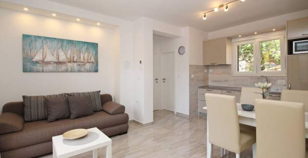 Šarmantan apartman Sunshine br.3 – s balkonom, 300 m od plaže
