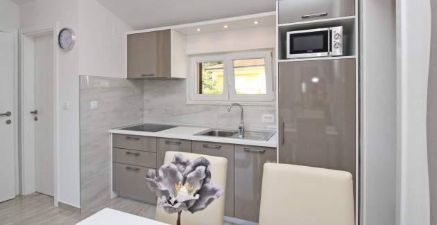 Charmantes Apartment Sunshine Nr.5 – mit Balkon, 300 m vom Strand entfernt
