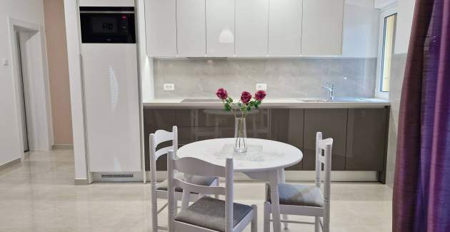Charming Apartment Sunshine DR - with Balcony, 300 m from the Beach