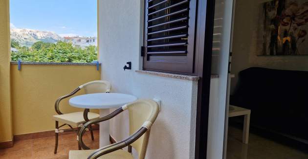 Charming Apartment Sunshine DR - with Balcony, 300 m from the Beach