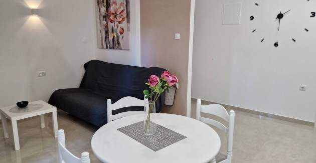 Charming Apartment Sunshine DR - with Balcony, 300 m from the Beach
