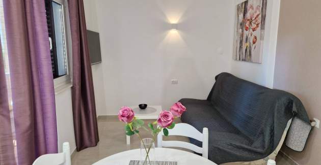 Charming Apartment Sunshine DR - with Balcony, 300 m from the Beach