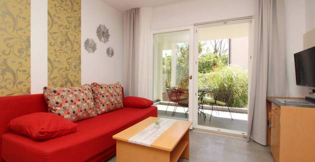 Apartmentanlage Villas Corinthia 1 – Toplage, 100 m vom Strand entfernt, umgeben von Grün