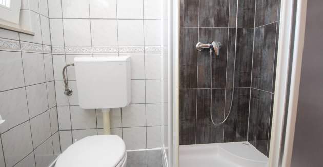 Apartmentanlage Villas Corinthia 2 – Toplage, 100 m vom Strand entfernt, umgeben von Grün