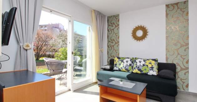 Apartmentanlage Villas Corinthia 2 – Toplage, 100 m vom Strand entfernt, umgeben von Grün