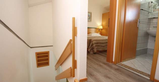 Apartmentanlage Villas Corinthia 2 – Toplage, 100 m vom Strand entfernt, umgeben von Grün