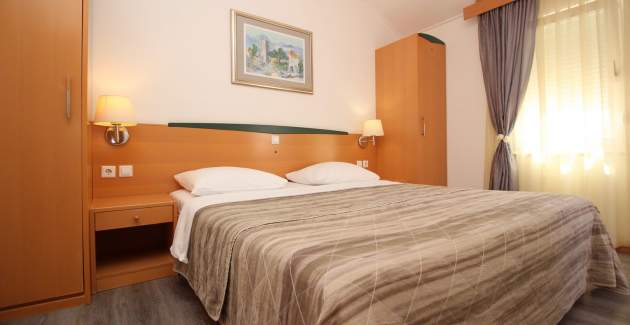 Apartmentanlage Villas Corinthia 5 – Toplage, 100 m vom Strand entfernt, umgeben von Grün