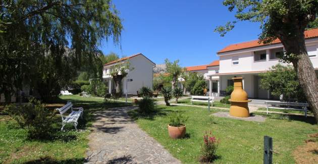 Apartmentanlage Villas Corinthia 7 – Toplage, 100 m vom Strand entfernt, umgeben von Grün