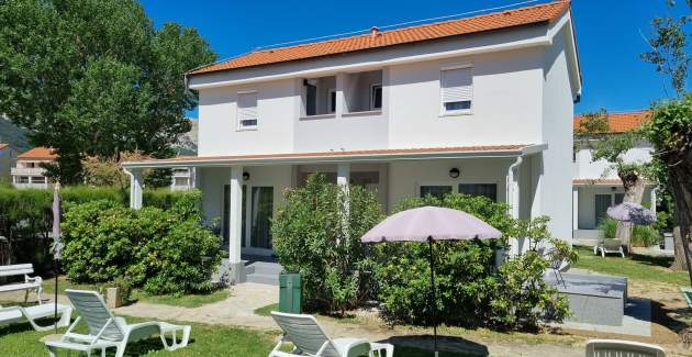 Apartmentanlage Villas Corinthia 9 – Toplage, 100 m vom Strand entfernt, umgeben von Grün