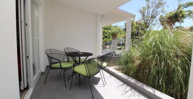 Apartmentanlage Villas Corinthia 9 – Toplage, 100 m vom Strand entfernt, umgeben von Grün