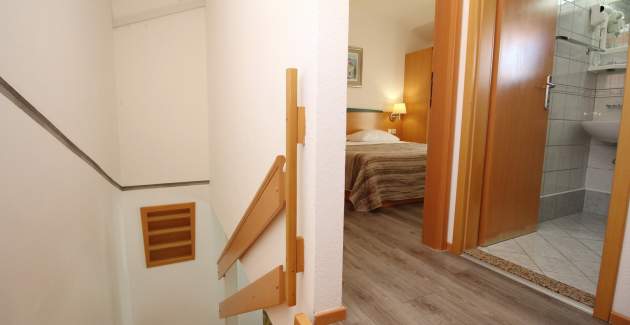 Apartmentanlage Villas Corinthia 12 – Toplage, 100 m vom Strand entfernt, umgeben von Grün