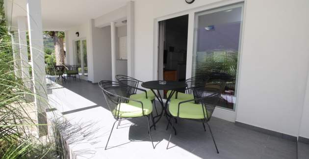 Apartmentanlage Villas Corinthia 16 – Toplage, 100 m vom Strand entfernt, umgeben von Grün