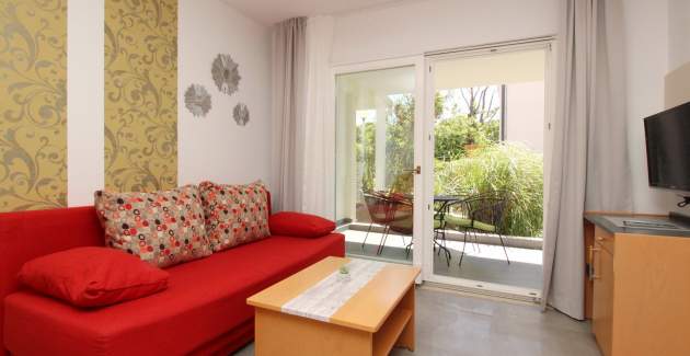 Apartmentanlage Villas Corinthia 16 – Toplage, 100 m vom Strand entfernt, umgeben von Grün