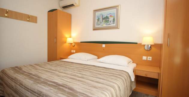 Apartmentanlage Villas Corinthia 16 – Toplage, 100 m vom Strand entfernt, umgeben von Grün