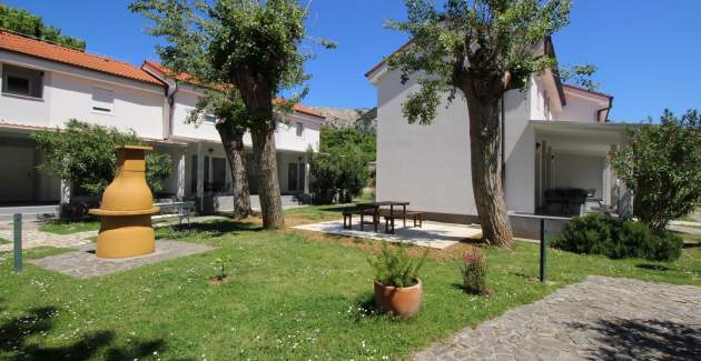 Apartment complex Villas Corinthia 19 - Top Location, 100m from the Beach, surrounded by Greenery
