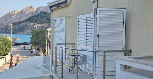 Apartment Vlahinja - mit Balkon, 100 m vom Strand entfernt