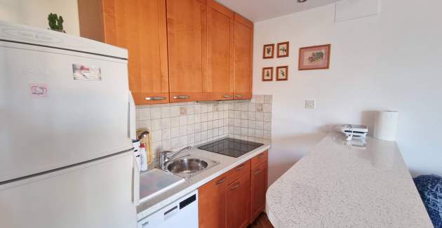 Apartment Vlahinja - mit Balkon, 100 m vom Strand entfernt