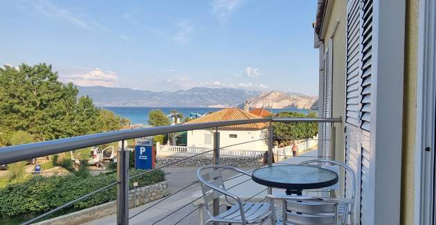 Apartment Vlahinja - mit Balkon, 100 m vom Strand entfernt