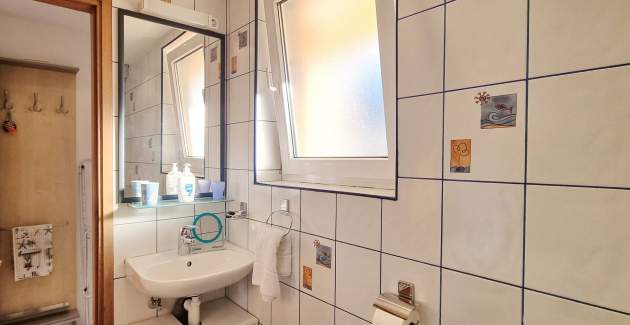 Apartment Vlahinja - mit Balkon, 100 m vom Strand entfernt