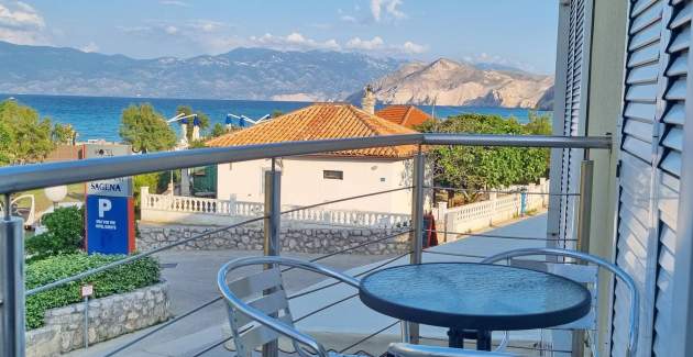 Apartment Vlahinja - mit Balkon, 100 m vom Strand entfernt